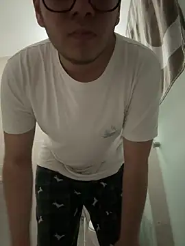 Snapshot of Ateslipanter31 chatting on 03-23-26, 04:55 Ateslipanter31 online show from 03-23-26, 04:55