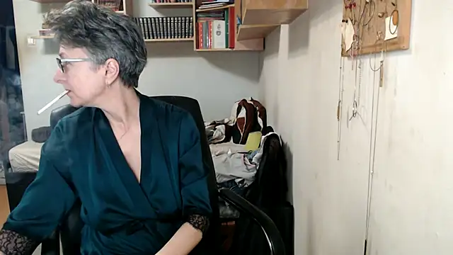 katemodel online show from 10-31-25, 07:20