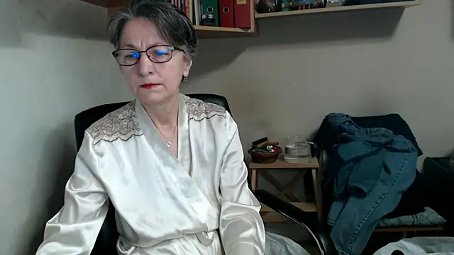 katemodel online show from 12-17-25, 07:47