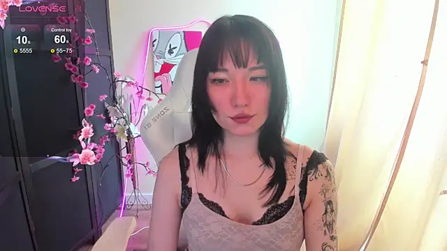 AliceeinWonderlanddd online show from 04-08-26, 03:17