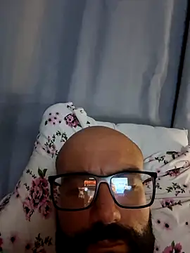 Snapshot of Robsonitj90 chatting on 05-20-26, 10:43 Robsonitj90 online show from 05-20-26, 10:43