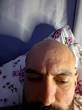 Snapshot of Robsonitj90 chatting on 05-21-26, 03:57 Robsonitj90 online show from 05-21-26, 03:57