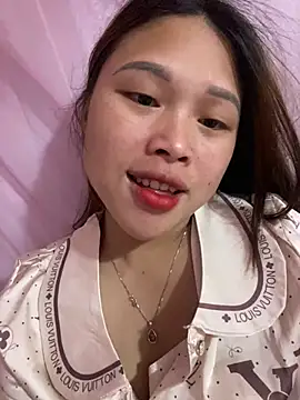 Emxinhka1 online show from 04-19-26, 02:49