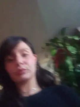 Snapshot of RoxanneRiddle69 chatting on 06-17-26, 10:43 RoxanneRiddle69 online show from 06-17-26, 10:43