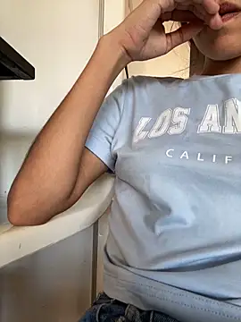 Snapshot of roc_i chatting on 02-04-26, 11:31 roc i online show from 02-04-26, 11:31