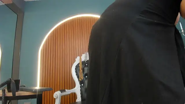 Snapshot of barbara_leython chatting on 02-14-26, 01:30 barbara leython online show from 02-14-26, 01:30