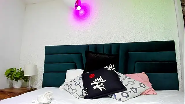 Dahliablack online show from 03-26-26, 12:22