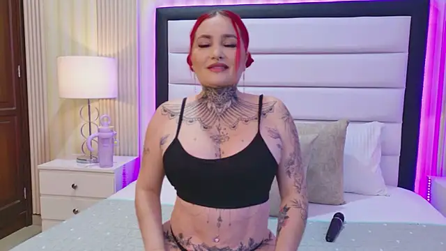 Snapshot of AlejandraMartinezz chatting on 02-11-26, 02:00 AlejandraMartinezz online show from 02-11-26, 02:00