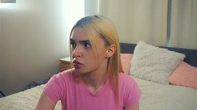 Snapshot of PatricePerlow chatting on 02-15-26, 07:51 PatricePerlow online show from 02-15-26, 07:51