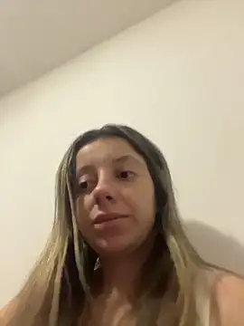 Snapshot of casal_uai chatting on 06-15-26, 10:23 casal uai online show from 06-15-26, 10:23