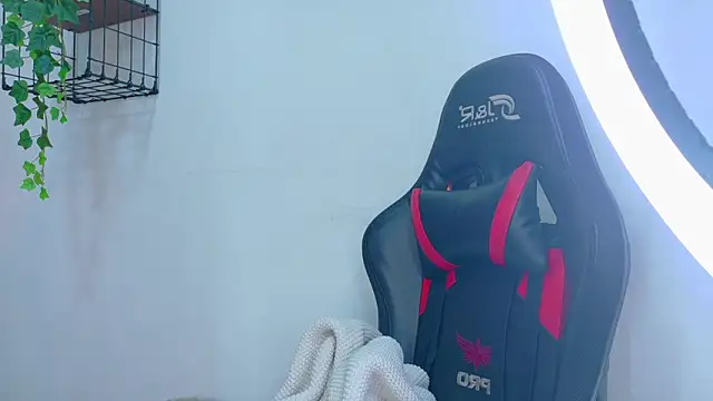 Snapshot of AnnieRouse__ chatting on 02-05-26, 11:48 AnnieRouse online show from 02-05-26, 11:48