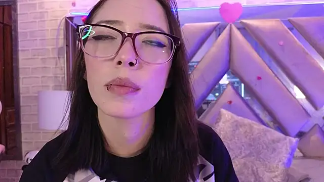 Snapshot of HarperrWest chatting on 02-20-26, 08:20 HarperrWest online show from 02-20-26, 08:20