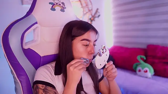 Snapshot of mavi_boo chatting on 02-13-26, 06:59 mavi boo online show from 02-13-26, 06:59