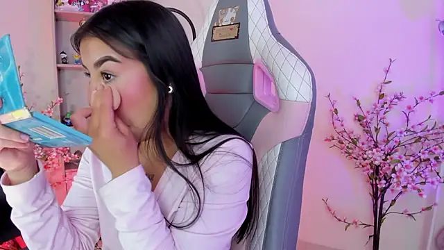 Snapshot of mavi_boo chatting on 02-25-26, 06:17 mavi boo online show from 02-25-26, 06:17