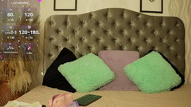 Snapshot of katt_eyes_ chatting on 02-25-26, 01:21 katt eyes online show from 02-25-26, 01:21