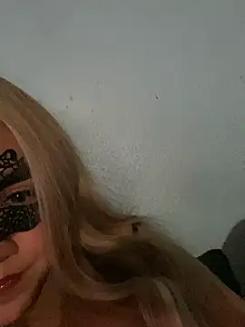 Snapshot of Karenhot11 chatting on 02-01-26, 03:05 Karenhot11 online show from 02-01-26, 03:05