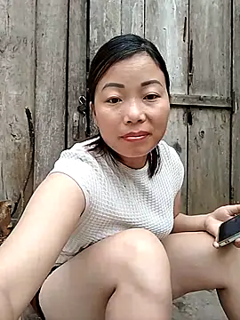 Ella-aa online show from 05-18-26, 01:45