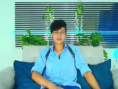 Snapshot of ThiiagoSaeenz chatting on 02-02-26, 01:32 ThiiagoSaeenz online show from 02-02-26, 01:32