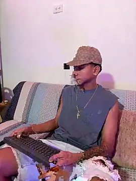 Snapshot of paulhot11 chatting on 04-26-26, 03:59 paulhot11 online show from 04-26-26, 03:59