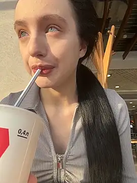 Snapshot of MiaTee chatting on 02-06-26, 04:06 MiaTee online show from 02-06-26, 04:06