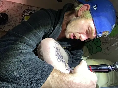 Snapshot of gothboiplzty chatting on 06-15-26, 04:47 gothboiplzty online show from 06-15-26, 04:47