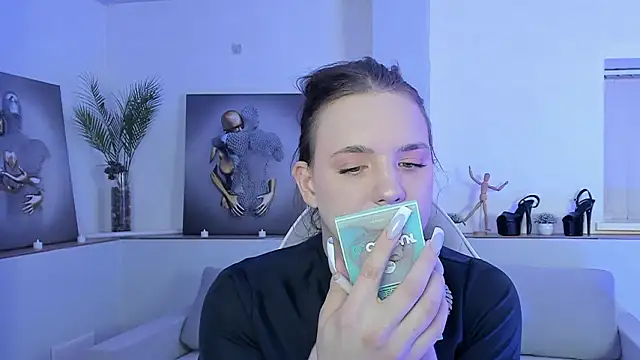 Snapshot of Madison_dolly chatting on 02-07-26, 02:04 Madison dolly online show from 02-07-26, 02:04