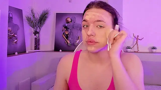 Snapshot of Madison_dolly chatting on 02-14-26, 02:08 Madison dolly online show from 02-14-26, 02:08