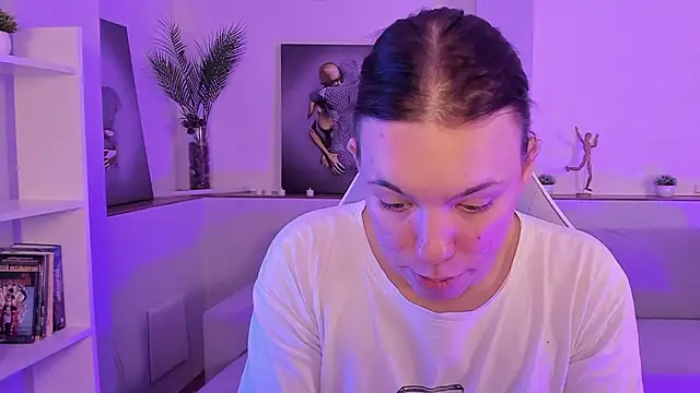 Snapshot of Madison_dolly chatting on 02-28-26, 08:37 Madison dolly online show from 02-28-26, 08:37