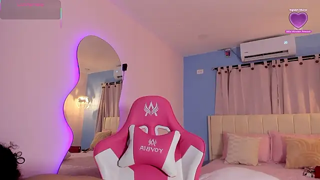 Snapshot of LOU_22_ chatting on 02-10-26, 12:31 LOU 22 online show from 02-10-26, 12:31