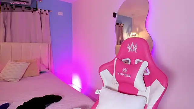 Snapshot of LOU_22_ chatting on 02-21-26, 12:50 LOU 22 online show from 02-21-26, 12:50