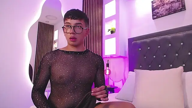 Snapshot of Fancy_Vixen chatting on 02-20-26, 06:26 Fancy Vixen online show from 02-20-26, 06:26