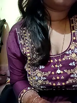 Snapshot of PARI51 chatting on 02-18-26, 09:00 PARI51 online show from 02-18-26, 09:00