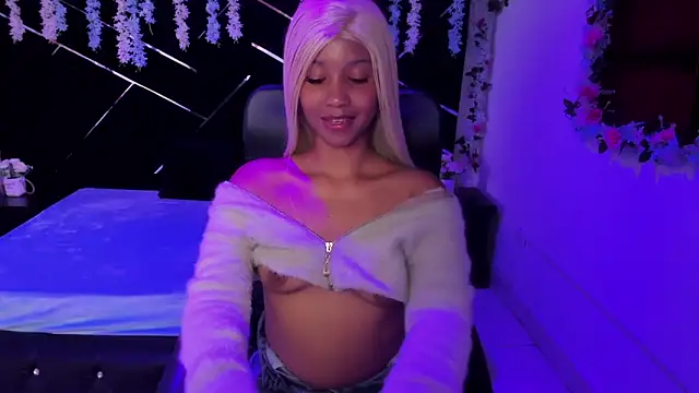 Snapshot of Lunaa_Brunettee chatting on 02-19-26, 03:24 Lunaa Brunettee online show from 02-19-26, 03:24