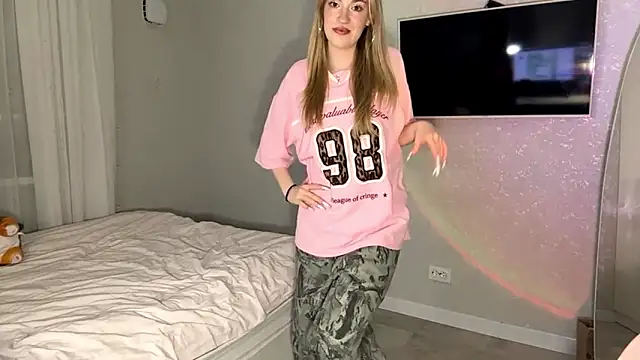 Snapshot of Between_Eeys chatting on 02-01-26, 03:10 Between Eeys online show from 02-01-26, 03:10