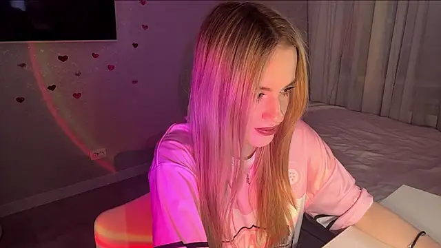 Snapshot of Between_Eeys chatting on 02-25-26, 03:10 Between Eeys online show from 02-25-26, 03:10