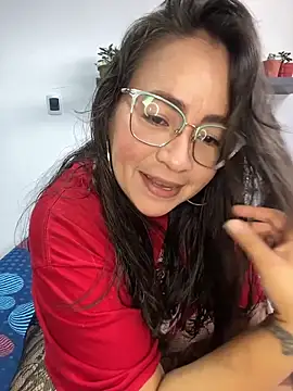 Snapshot of alisbloom chatting on 02-06-26, 06:00 alisbloom online show from 02-06-26, 06:00