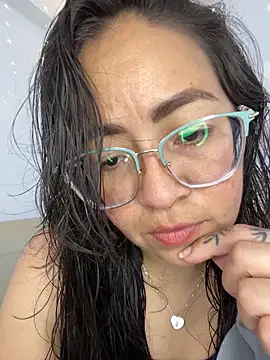 Snapshot of alisbloom chatting on 02-25-26, 06:06 alisbloom online show from 02-25-26, 06:06