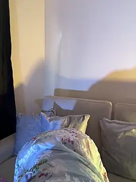 Snapshot of isabella-collins- chatting on 02-07-26, 12:42 isabella-collins- online show from 02-07-26, 12:42