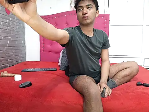 Snapshot of philipsex28 chatting on 02-13-26, 12:28 philipsex28 online show from 02-13-26, 12:28