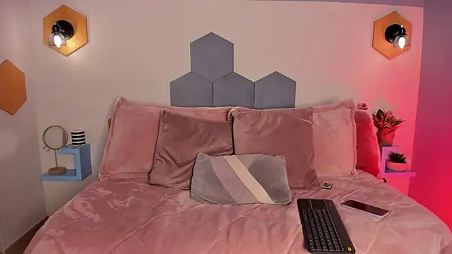 Snapshot of Afrodita_sweeet chatting on 02-25-26, 08:40 Afrodita sweeet online show from 02-25-26, 08:40