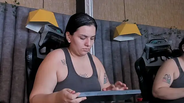 Snapshot of dafne_and_erick_ chatting on 08-10-26, 04:16 dafne and erick online show from 08-10-26, 04:16