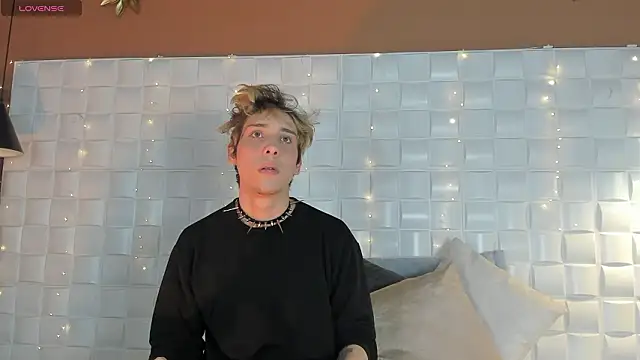 Snapshot of DannyParker_ chatting on 02-10-26, 02:15 DannyParker online show from 02-10-26, 02:15