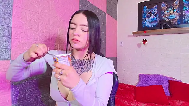 Snapshot of alanna_Love02 chatting on 02-27-26, 03:56 alanna Love02 online show from 02-27-26, 03:56