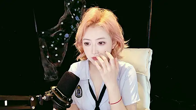 Snapshot of Lady-Mia777 chatting on 02-03-26, 02:53 Lady-Mia777 online show from 02-03-26, 02:53