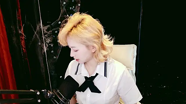 Snapshot of Lady-Mia777 chatting on 02-12-26, 12:00 Lady-Mia777 online show from 02-12-26, 12:00