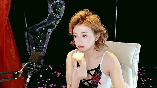 Lady-Mia777 online show from 04-01-26, 02:56