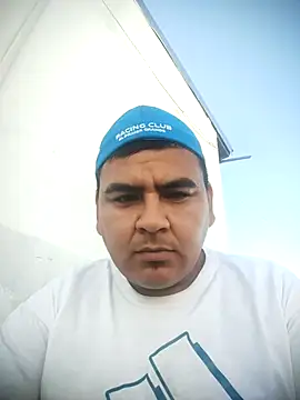 Snapshot of Sergiowooo chatting on 02-14-26, 09:00 Sergiowooo online show from 02-14-26, 09:00