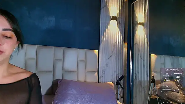 Snapshot of CORAL_FOX chatting on 02-17-26, 12:51 CORAL FOX online show from 02-17-26, 12:51