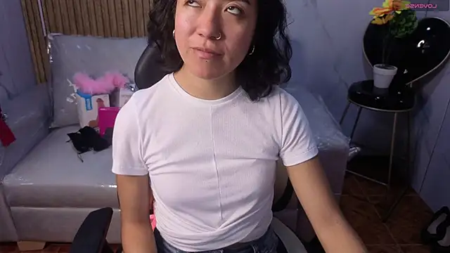 Snapshot of Lynn_turner chatting on 02-19-26, 01:07 Lynn turner online show from 02-19-26, 01:07