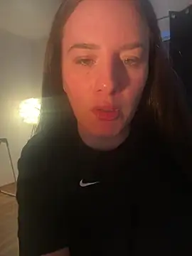 Snapshot of Bella399 chatting on 03-20-26, 04:34 Bella399 online show from 03-20-26, 04:34